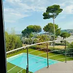 06al - Architect-designed With Pool And Sea View *