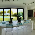 06al - Architect-designed With Pool And Sea View Vallauris