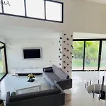 06al - Architect-designed With Pool And Sea View *