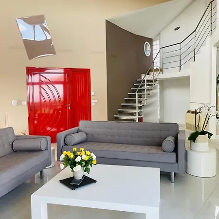 06al - Architect-designed With Pool And Sea View Vila