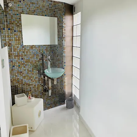 06al - Architect-designed With Pool And Sea View Vila Vallauris