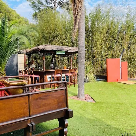 06al - Architect-designed With Pool And Sea View *